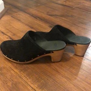 Black ugg heeled moccasins